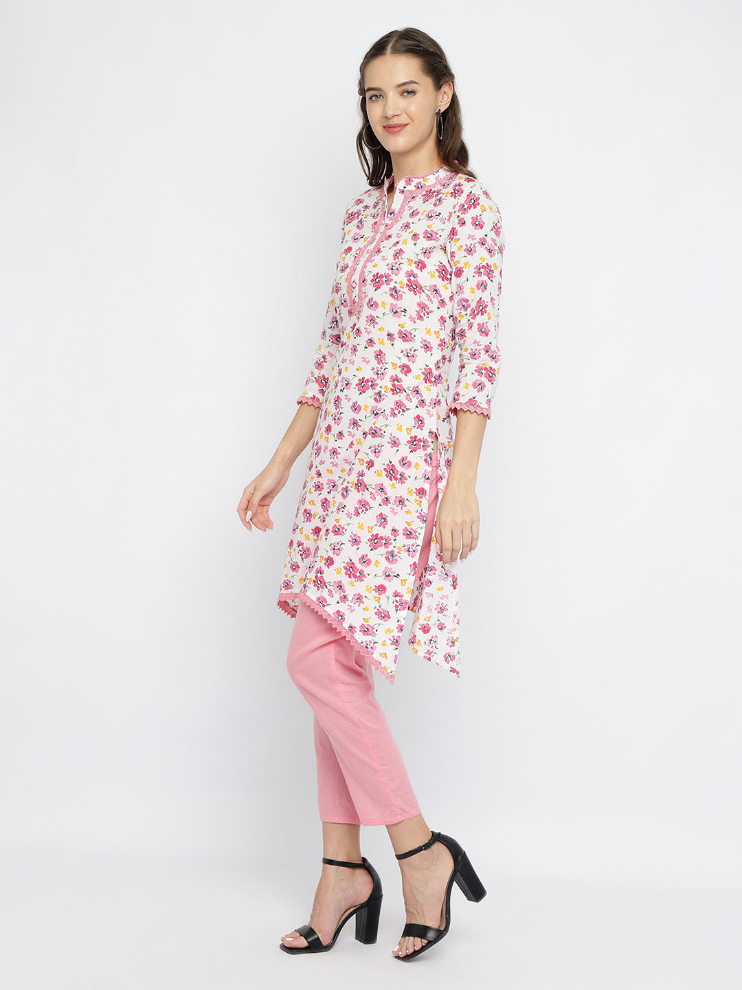 Women Pink floral Printed Asymmetric Kurta.