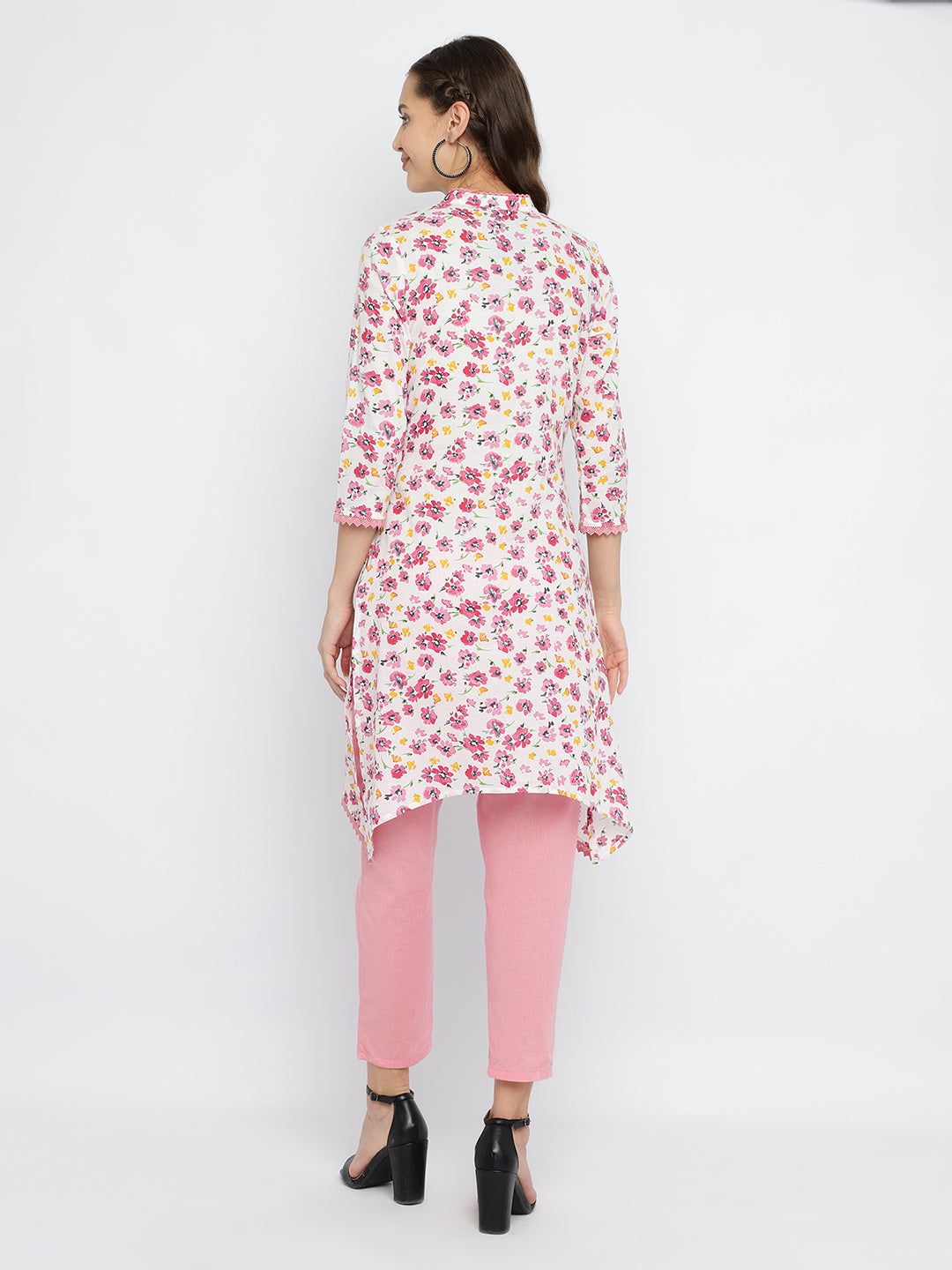 Women Pink floral Printed Asymmetric Kurta.