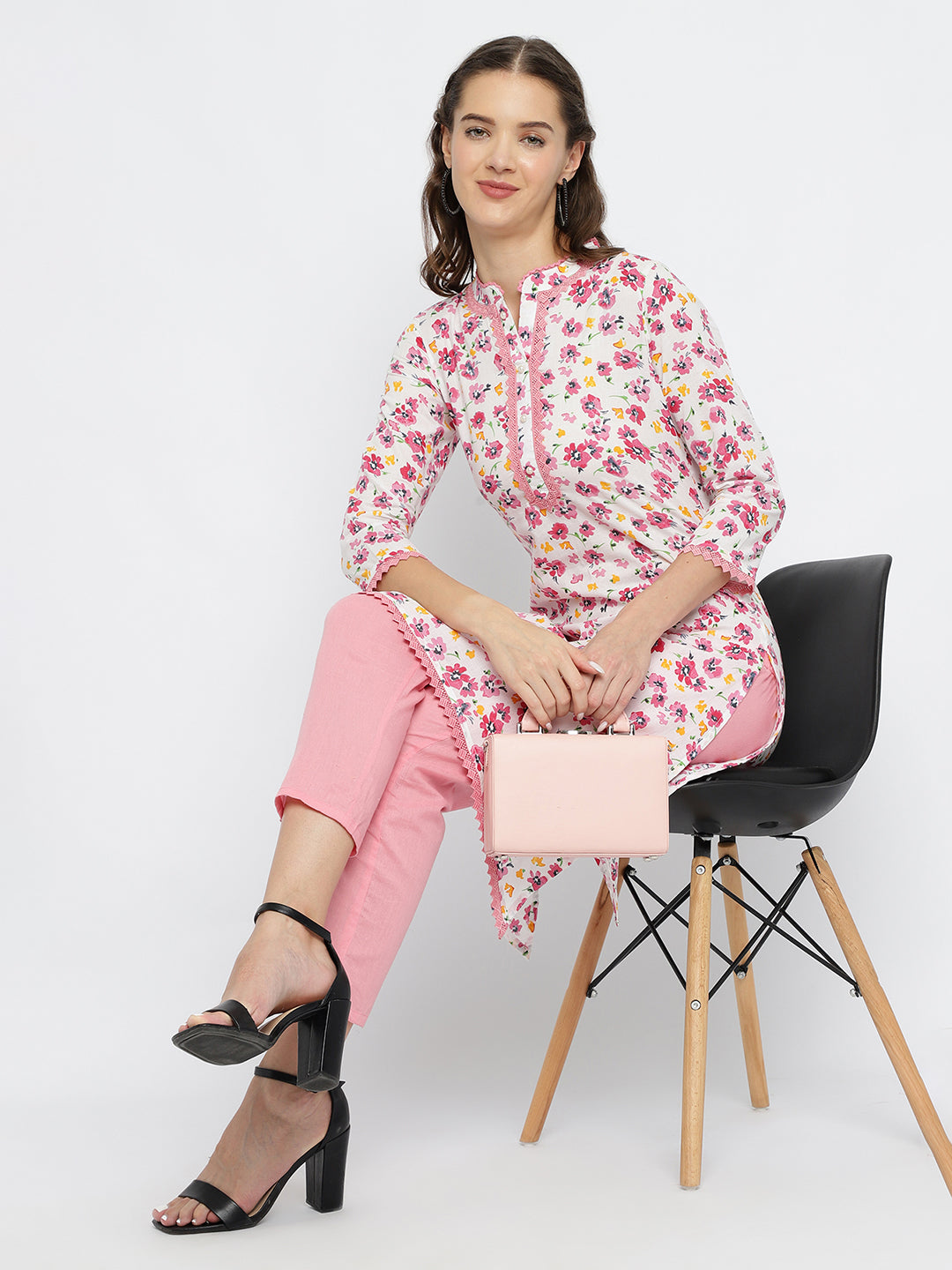 Women Pink  floral  Printed Asymmetric Kurta.