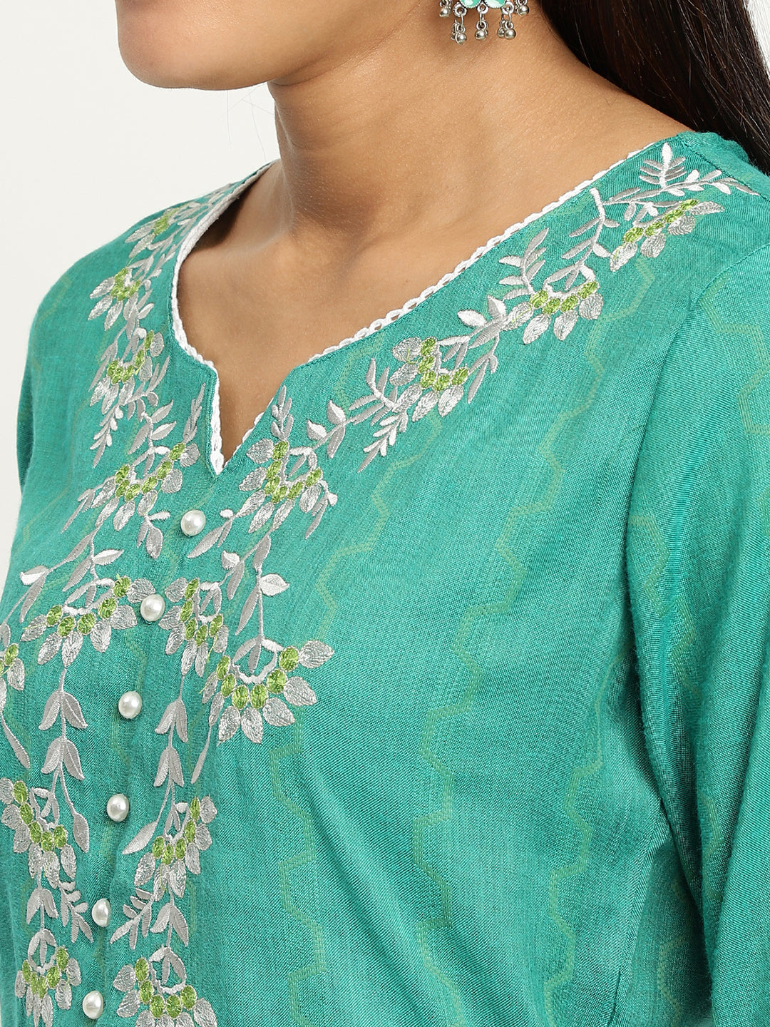 Be Indi Women Turquoise Embroidered kurta