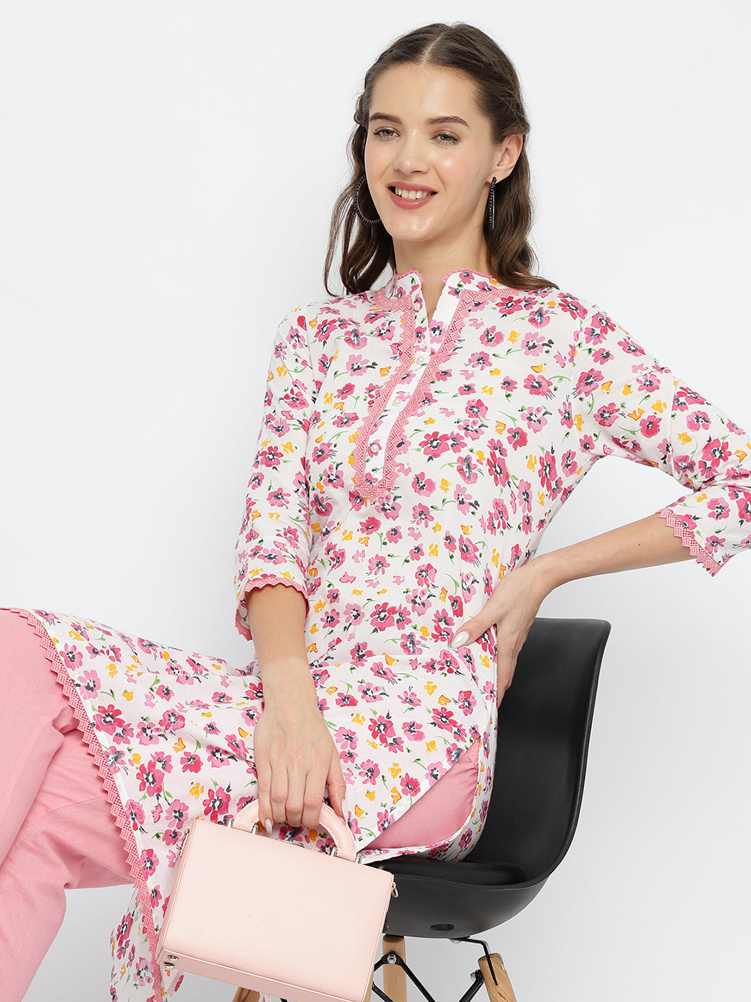 Women Pink  floral  Printed Asymmetric Kurta.