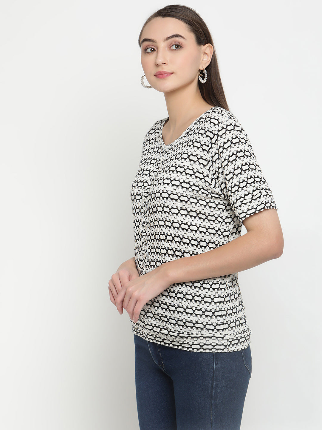 BeIndi Women Black & White Flat Knit Top