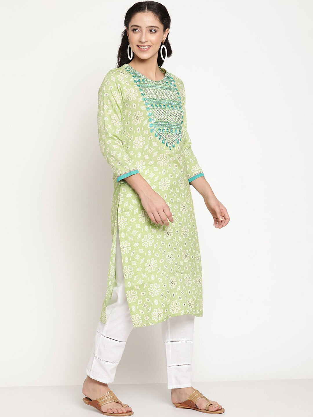 Be Indi Women Green Foil Printed Contrast Color Mirror Embroidered &Trim &Fancy Lace Detailing Kurta