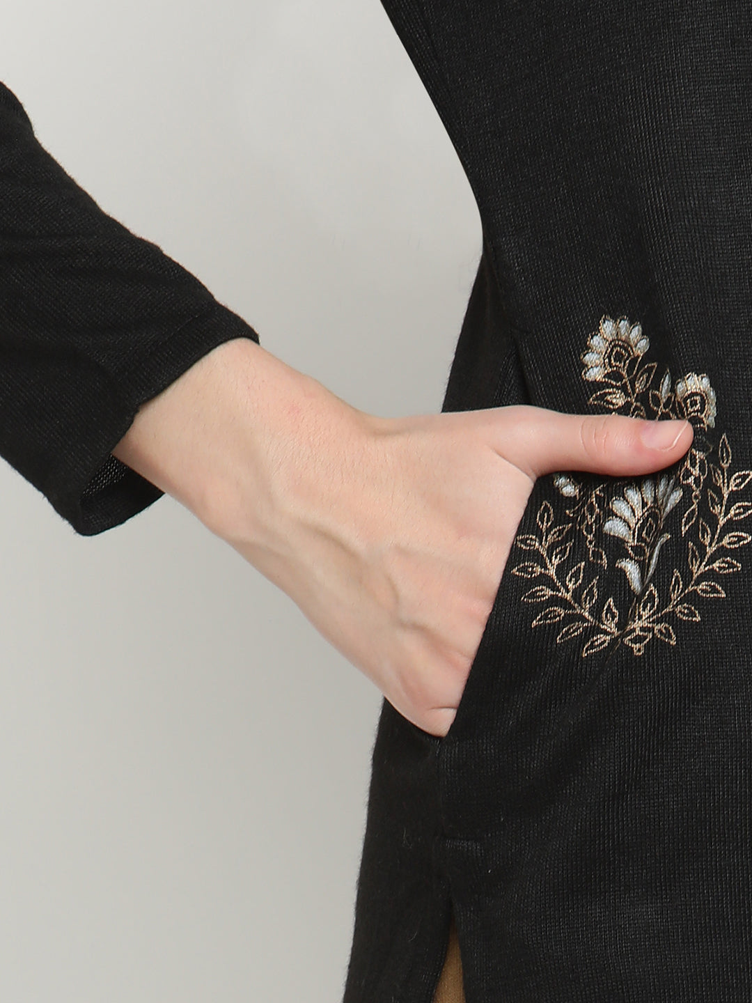 BeIndi Knitted Women Winter Black Ethnic Print Kurta
