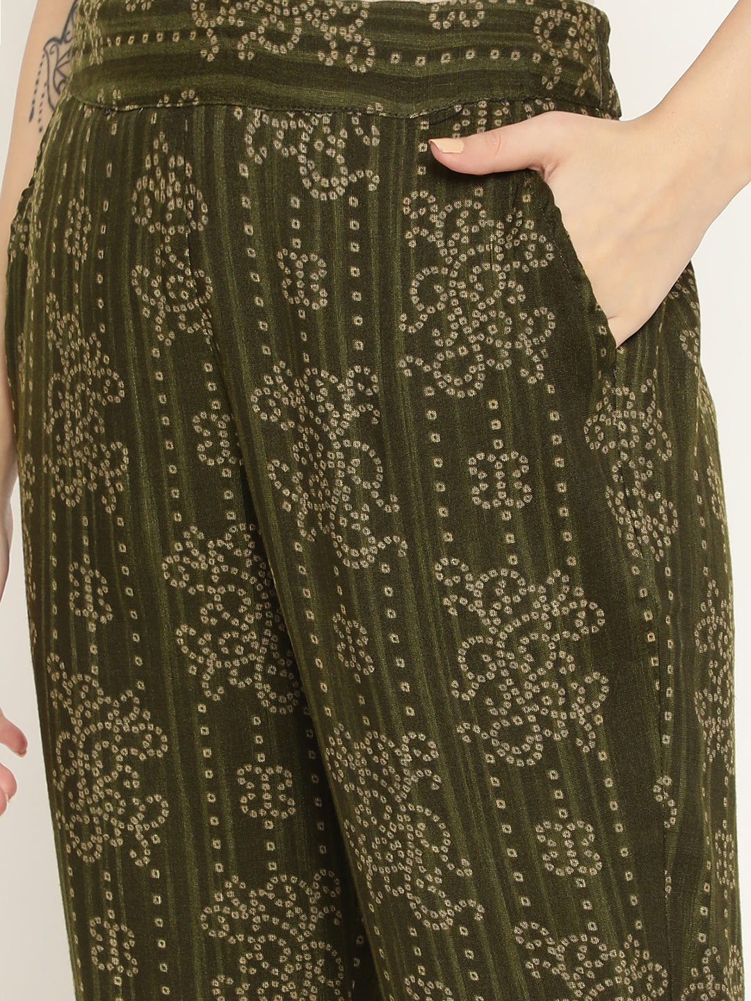 BeIndi Women's Green, Motif Foil Printed, Round Neck Kurta With Princess Panels And Pant