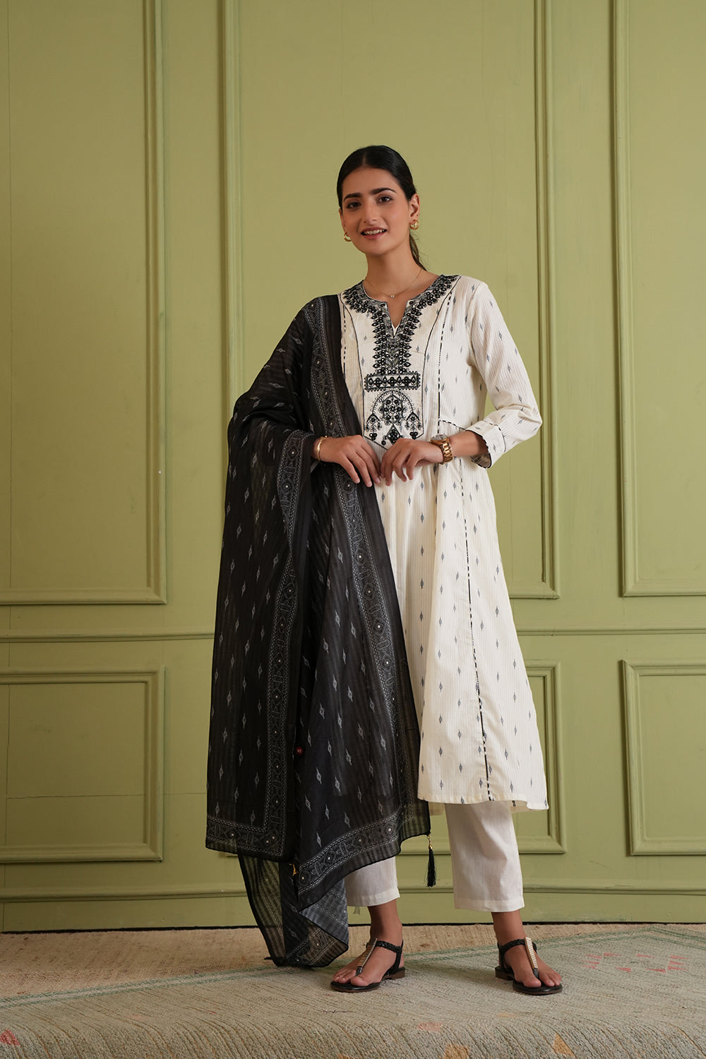 Noir Grace Kurta Set with Dupatta