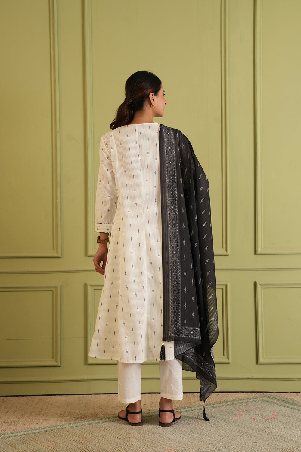 Noir Grace Kurta Set with Dupatta