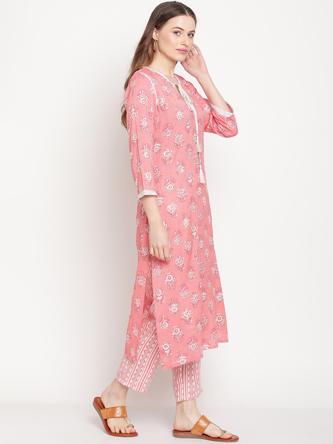 BeIndi Women Peach Floral Cotton Lace Work Kurta With Pant
